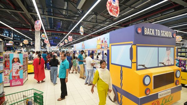  கோயம்புத்தூர் லுலு ஹைப்பர்மார்க்கெட்டில்  மாம்பழ விழா.. மிஸ் பண்ணிடாதீங்க