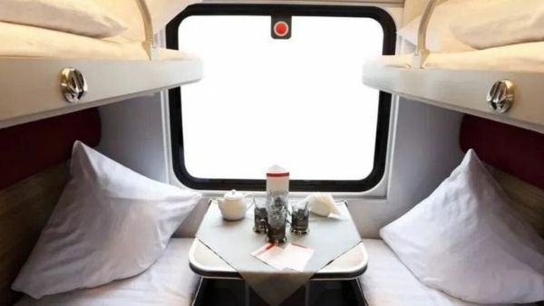 ரயிலில் கலர் கலரா இல்லாமல் வெள்ளை நிறத்தில் போர்வை கொடுப்பது ஏன்? இவ்ளோ விஷயம் இருக்கா? இதை படிங்க