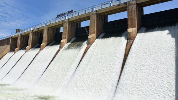 வைகை அணையில் நீர் திறப்பு.. மகிழ்ச்சி வெள்ளத்தில் பூர்வீக முதல் கண்மாய் பாசன விவசாயிகள்!