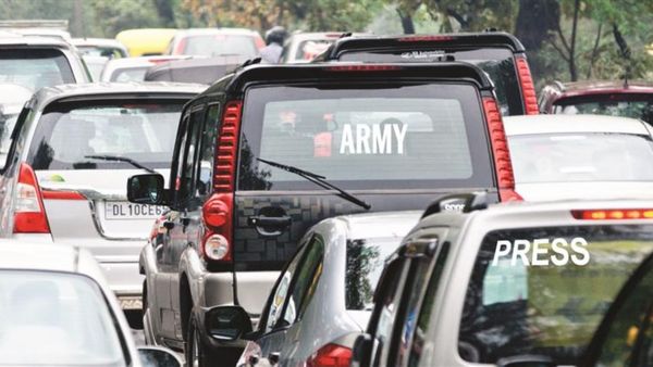 வாகனங்களில் ஸ்டிக்கர் ஒட்ட தடை.. தமிழக பார் கவுன்சில் சென்னை கமிஷனருக்கு முக்கிய கோரிக்கை