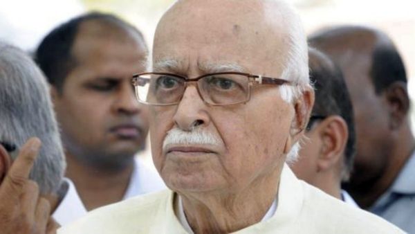 எல்கே அத்வானி டிஸ்சார்ஜ்.. எய்ம்ஸில் சிகிச்சை முடிந்து வீடு திரும்பினார்.. அட்மிட்டானது ஏன்?