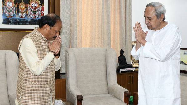 சோகமே வடிவான முகம்.. ஒரே நாளில் சரிந்த சாம்ராஜ்யம்! முதல்வர் பதவியை ராஜினாமா செய்தார் நவீன் பட்நாயக்