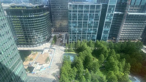 வாவ் இப்படி இருக்கேனு நினைப்போம்! ஆனால் ஒழுங்கா ஒரு செல்போன் சிக்னல் கூட ஒர்க் ஆகாது.. அதான் வாழ்க்கை