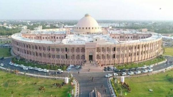 உள்ளாடையை கழற்றி நிர்வாணம் ஆக்குவது பலாத்கார முயற்சி ஆகாது.. ராஜஸ்தான் ஹைகோர்ட் தீர்ப்பு