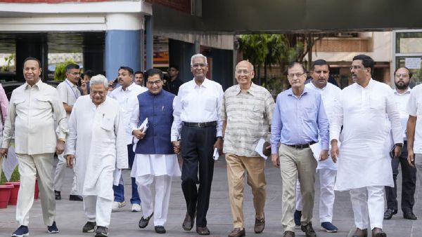 3 விஷயம் முக்கியம்.. தேர்தல் ஆணையத்திற்கு படையெடுத்த இந்தியா கூட்டணி கட்சிகள்.. வைத்த கோரிக்கை என்ன?