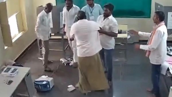 காமெடி பண்ணுறீங்களா? இப்படி ஒரு உத்தரவா? ஆந்திர எம்எல்ஏ வழக்கில் ஹைகோர்ட்டை விளாசிய உச்ச நீதிமன்றம்