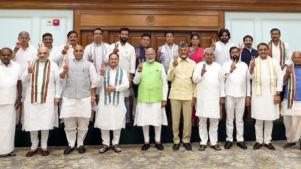 கூட்டணி ஆட்சிக்கு கைமாறு.. அமைச்சரவையில் 2 சீட் ஒதுக்கீடு! நிதிஷ்குமாரை குஷிப்படுத்த பாஜக முயற்சி