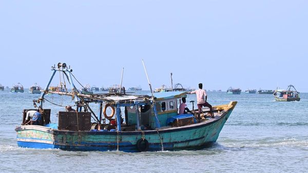வஞ்சிரத்தை கொஞ்சுறோம்.. நிறைவடைந்த மீன்பிடி தடைக் காலம்! உற்சாகத்துடன் வங்கக் கடலில் மீனவர்கள்