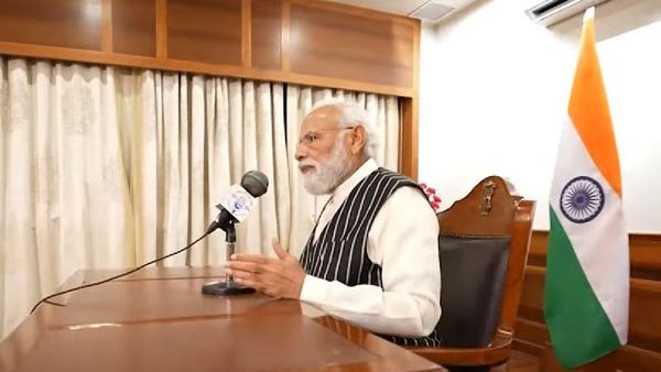 மன் கி பாத் வானொலி நிகழ்ச்சியில் திடீரென சம்ஸ்கிருதத்தில் பேசிய மோடி.. ஆஹோ ஓஹோ புகழாரம்!