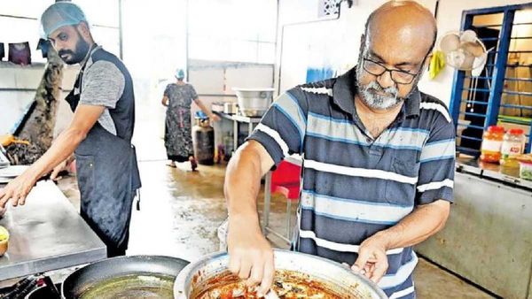 சமையல் மாஸ்டராக மாறிய Ex ஐஏஎஸ் அதிகாரி! அலைமோதும் சாப்பாட்டு ரசிகர்கள்!