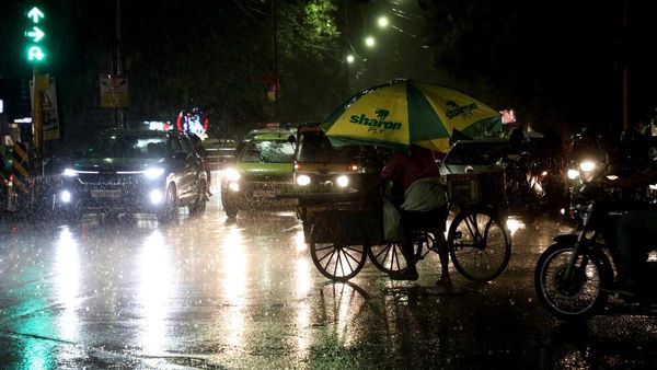 நள்ளிரவு கொட்ட போகுது மழை.. சென்னை, செங்கல்பட்டு உட்பட 6 மாவட்டங்களுக்கு அலர்ட்! வானிலை மையம் பரபர