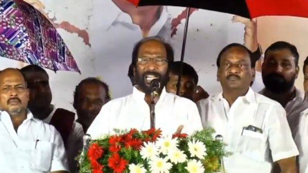 கொட்டும் மழையிலும் விடாமல் மணிக் கணக்கில் பேசிய திருச்சி சிவா! அசையாமல் கேட்ட தொண்டர்கள்!