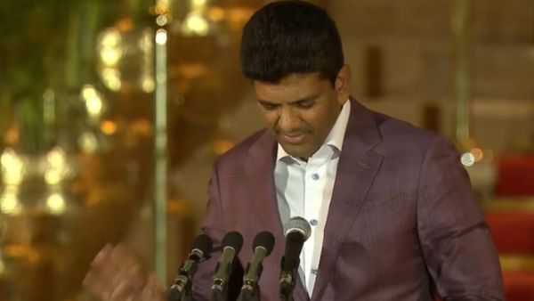 அமெரிக்காவில் டாக்டர் பட்டம்.. ரூ. 5,700 கோடிக்கு அதிபதி.. பணக்கார மத்திய அமைச்சரான சந்திர சேகர்!