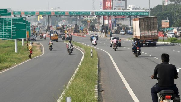 சென்னை ஈசிஆரில் சுங்கக்கட்டணம் திடீர் உயர்வு.. இன்று நள்ளிரவு முதல் அமல்.. எவ்வளவு தெரியுமா?