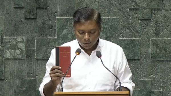 “தலித் மீதான தாக்குதலை நிறுத்துக!” சசிகாந்த் செந்தில் கூறிய உடனே.. பாஜக எம்பிக்கள் கடும் எதிர்ப்பு