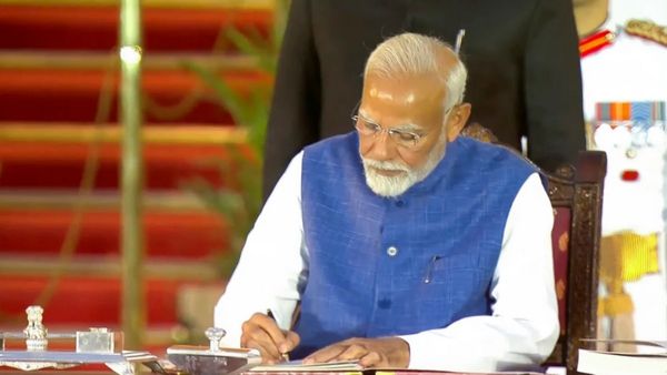 மோடி அமைச்சரவையில் 5 முன்னாள் 'சிஎம்'.. 27 ஓபிசி, 15 எஸ்சி/எஸ்டி, 5 சிறுபான்மையினர்.. முழு விவரம்