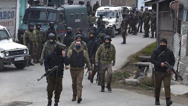 காஷ்மீரில் பயங்கரவாதிகள் வெறியாட்டம்- 3 நாட்களில் 3 தாக்குதல்கள்- உச்சகட்ட பதற்றம்- பாதுகாப்பு!