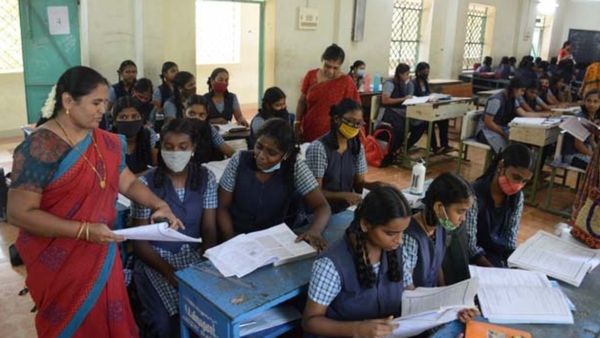 பிளஸ்-2 தேர்வு மறுமதிப்பீடு மற்றும் மறுகூட்டல் முடிவில் பல மாணவர்கள் ஹேப்பி..கலக்கத்தில் ஆசிரியர்கள்