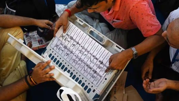 முடிவுகள் மாறுமோ? வேலூர், விருதுநகர்.. 20 வாக்குச் சாவடி வாக்குகளை சரிபார்க்க பாஜக,தேமுதிக மனு!