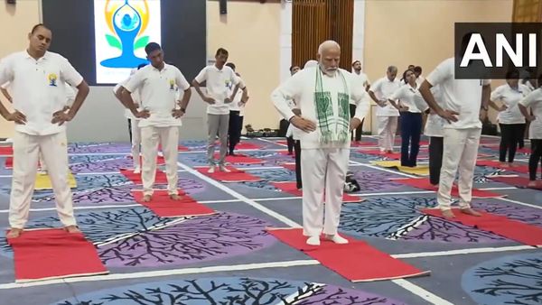10-வது சர்வதேச யோகா தினம்- ஜம்மு காஷ்மீர் ஶ்ரீநகரில் பிரதமர் நரேந்திர மோடி பங்கேற்பு! 