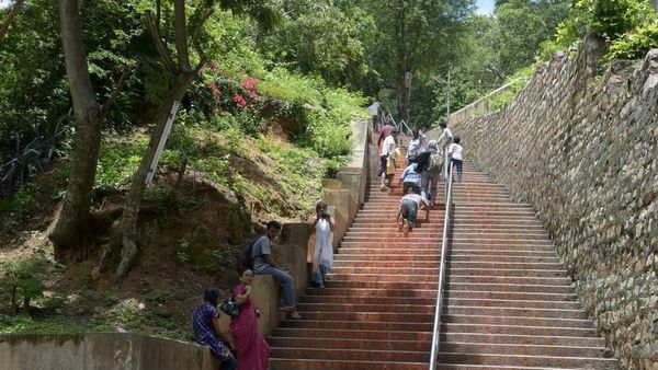 திருப்பதிக்கே மொட்டையா? ஸ்ரீவாரி மெட்டு நடைபாதையில் செல்கிறீர்களா? செக் வைத்த தேவஸ்தானம்
