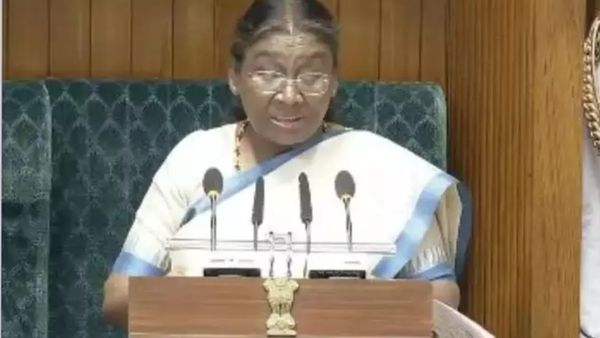 என்னது பெரும்பான்மை ஆட்சியா? ஜனாதிபதி உரைக்கு எதிர்க்கட்சியினர் கடும் எதிர்ப்பு.. பரபர நாடாளுமன்றம்