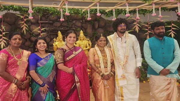 இயக்குனர் திருச்செல்வம் மனைவி இதுதானா? வெளியான குடும்ப புகைப்படம்.. மகளின் எளிமையான திருமணம்