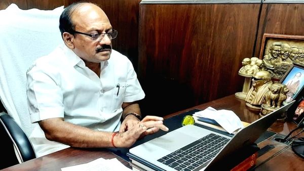 நலிவுற்ற மக்கள் தாமாக தனி வீடு கட்டிக் கொள்ள ரூ1 லட்சம் மானியம்: சட்டசபையில் சூப்பர் அறிவிப்பு!