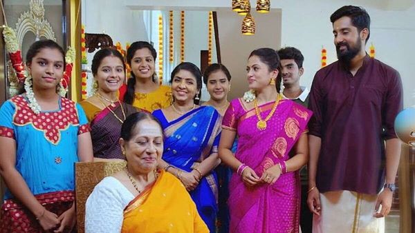 எதிர்நீச்சலுக்கு முடிவு இல்லை! இயக்குனரின் சர்ப்ரைஸ்.. வெளியான புகைப்படங்கள்.. அப்போ விஷயமே இதுதானா? 