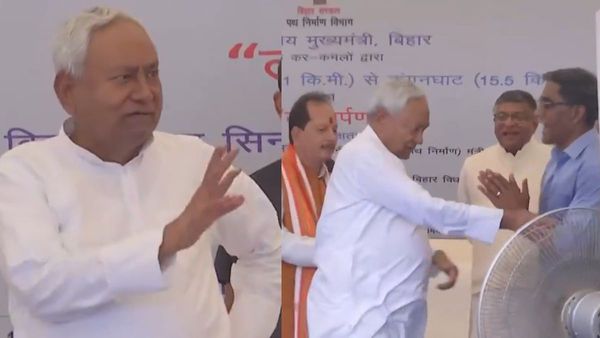 ஆபீசருங்களா.. காலில் விழுகிறேன்.. மேடையில் சாலை பணி அதிகாரிகளை அதிரவிட்ட 'அந்நியன்’ நிதிஷ்குமார்!