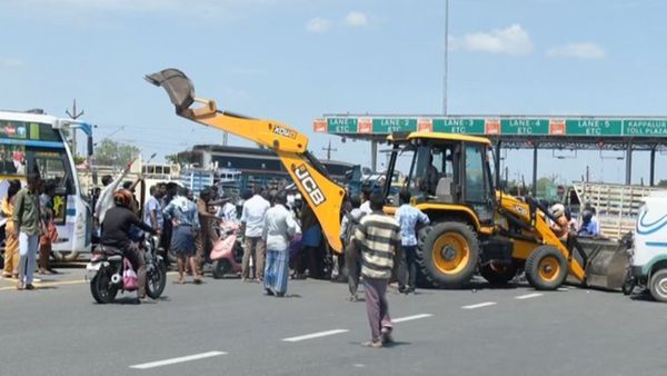 மதுரை கப்பலூர் சுங்கச்சாவடி இனி இருக்கக்கூடாது.. ஆவேசமாக வந்த உள்ளூர் மக்கள்.. ஆடிப்போன அதிகாரிகள்