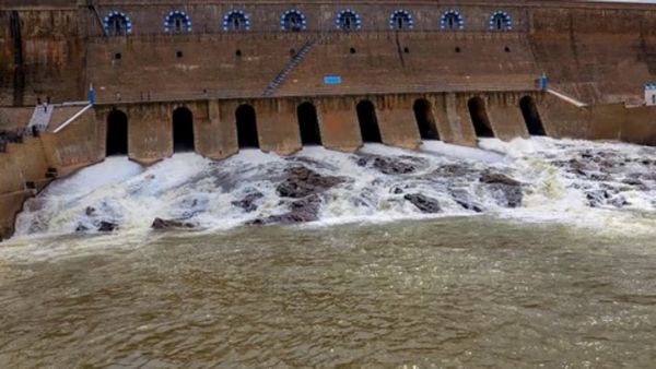 தமிழகத்திற்கு ஓடி வரும் காவிரி! ஒகேனக்கல்லில் சீறி பாயும் நீர்! மேட்டூர் அணையின் நீர் மட்டம் உயர்வு!