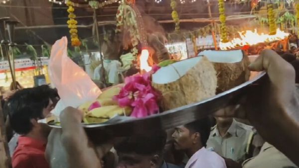 வேண்டுமென்றே அல்லது விபத்து? சிதம்பரம் நடராஜர் கோவில் தீபாராதனையில் காவலர் காயம்! பரபரப்பு