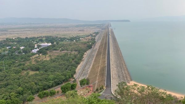 உலகின் நீளமான ஒடிஷா ஹிராகுட் அணை.. 4 லட்சம் கன அடிநீர் திறப்பு- 7 மாவட்டங்களுக்கு எச்சரிக்கை!