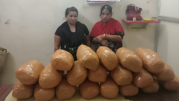 மூட்டை மூட்டையா.. 20 கிலோ கஞ்சாவை ரயிலில் கடத்தி வந்த ஒடிசாவை சேர்ந்த பெண்கள் சென்னையில் கைது!