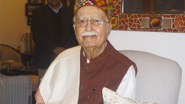 டிஸ்சார்ஜ் ஆகி வீடு திரும்பினார் அத்வானி.. உடல்நிலை இப்போது எப்படி இருக்கிறது?