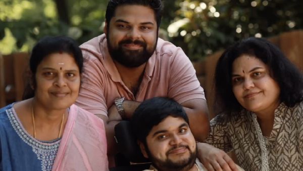 நிச்சயதார்த்த புகைப்படத்தை வெளியிட்ட நடிகர் நெப்போலியன் மகன்.. குவியும் வாழ்த்துக்கள்