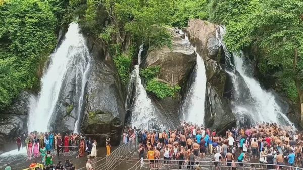 குற்றால அருவிகளில் குளிக்க தடை: நீர்வரத்து அதிகரிப்பால் தென்காசி மாவட்ட நிர்வாகம் முன்னெச்சரிக்கை!