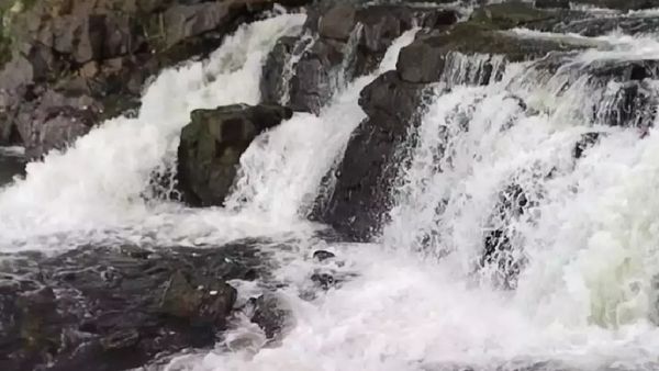 நிரம்பிய கர்நாடக அணைகள்! தமிழக எல்லையான பிலிகுண்டுலுக்கு பொங்கி வந்த காவிரி! ஒகேனக்கல்லில் வெள்ளம்