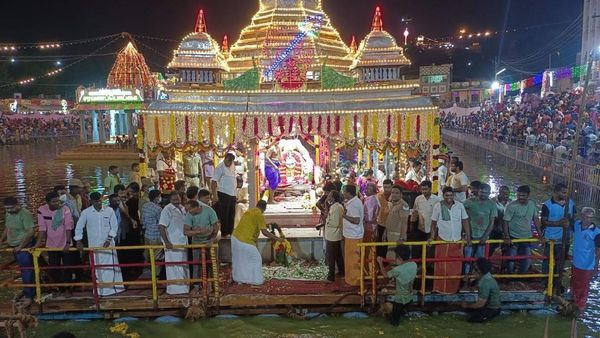 நாளை ஆடி கிருத்திகை பெருவிழா: இன்று தங்கம், வைர அலங்காரத்தில் திருத்தணி முருகன்! அரோகரா!