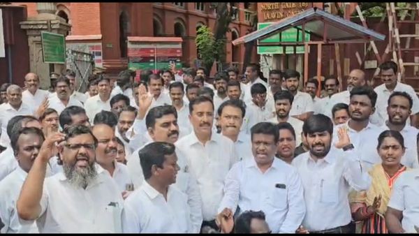 சென்னை ஐகோர்ட் வழக்கறிஞர்கள் நீதிமன்ற புறக்கணிப்பு போராட்டம்.. வழக்குகள் ஒத்திவைப்பு!