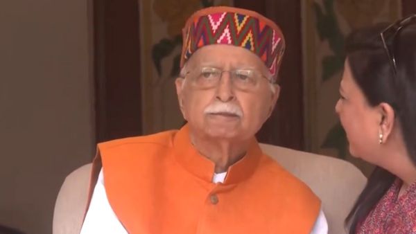 பாஜக மூத்த தலைவர் எல்.கே.அத்வானிக்கு மீண்டும் உடல்நலக்குறைவு.. அப்பல்லோ மருத்துவமனையில் அனுமதி