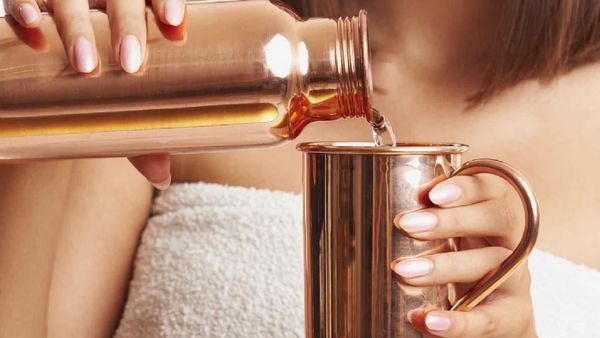 செம்பு பாத்திரத்தில் தண்ணீர் குடித்தால் நன்மை ஏற்படுமா? இது பெரிய ட்விஸ்ட்! பிரபல மருத்துவர் விளக்கம்