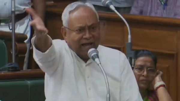 நீங்க ஒரு பெண்.. உங்களுக்கு எதுவும் தெரியாது.. எம்எல்ஏவிடம் நிதிஷ் குமார் ஆவேசம்.. பீகாரில் சர்ச்சை