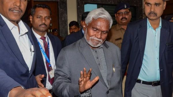 ஜார்க்கண்ட் முக்தி மோர்ச்சா உடைந்தது! தனி கட்சி தொடங்கிய சம்பாய் சோரன்! பாஜகவுடன் கூட்டணி?