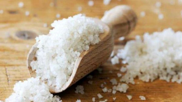 தொட்டதெல்லாம் துலங்க.. இந்த 1 பொருள் போதுமே.. குளியலறையில் கல் உப்பு வைத்தால் என்னாகும் தெரியுமா? அட