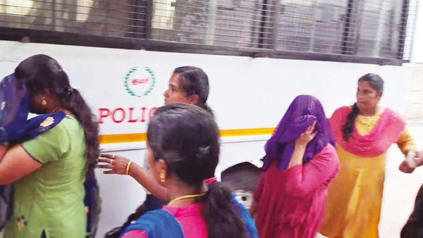 பத்திரப்பதிவு.. சிறையில் கன்னியாகுமரி சார்பதிவாளர் சுப்புலட்சுமி.. கூண்டோடு சிக்க வைத்த லாக்-இன் ஐடி