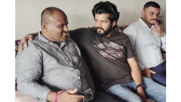 நாட்டையே உலுக்கிய படுகொலை.. கவுரி லங்கேஷ் கொலையாளியுடன் பாஜக மாஜி எம்பி நெருக்கம்! போட்டோ ரிலீஸ்