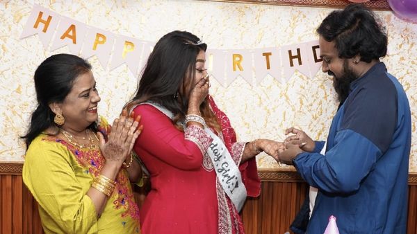பாக்கியலட்சுமி சீரியல் நடிகை வீட்டில் திடீர் கொண்டாட்டம்..நெகழ்ச்சியோடு பகிர்ந்த மகிழ்ச்சி செய்தி 