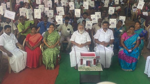 ஆர்டர் கொடுத்தது ஓகே..’கலைஞர்’ வீட்டுக்கு 20 ஆயிரம் லஞ்சம்! அமைச்சரிடமே புலம்பும் உபிகள்..பாமக பகீர்